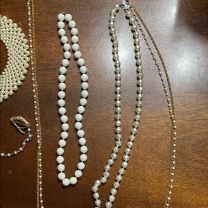 Timeless White Beaded Necklace with Lustrous Pearlescent Finish